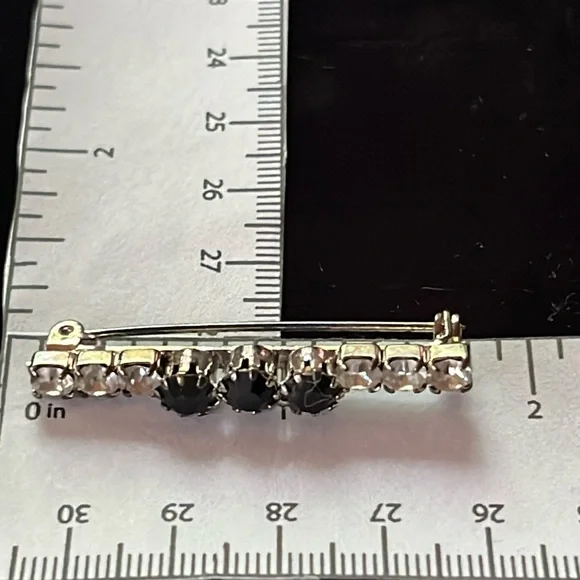 Vintage Rhinestone pin - Picture 2 of 4